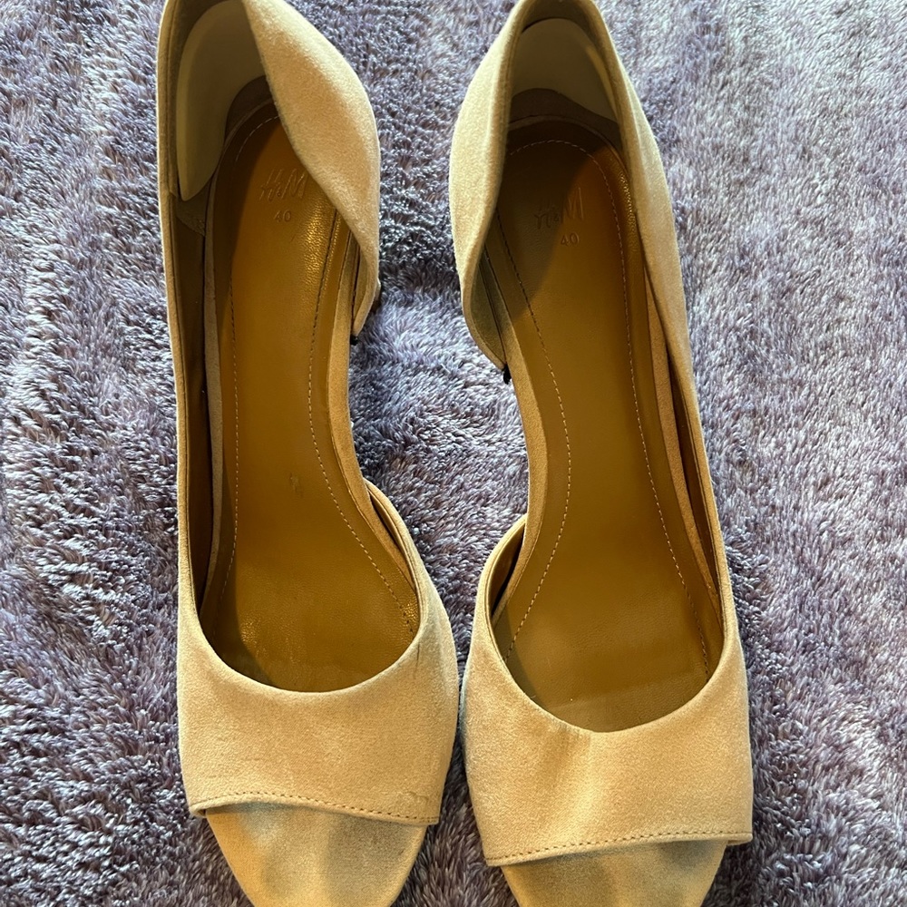 Nude toe heels